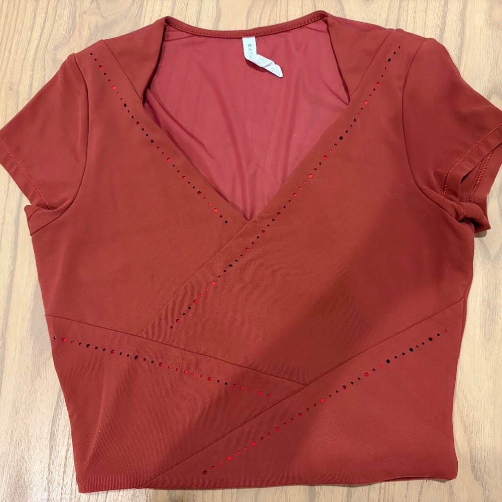 Athleta It’s a Wrap Salutation Tee cropped top red/orange mesh back